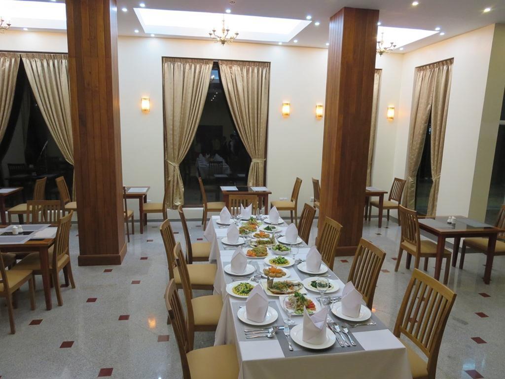 Reno Hotel Yangon Esterno foto